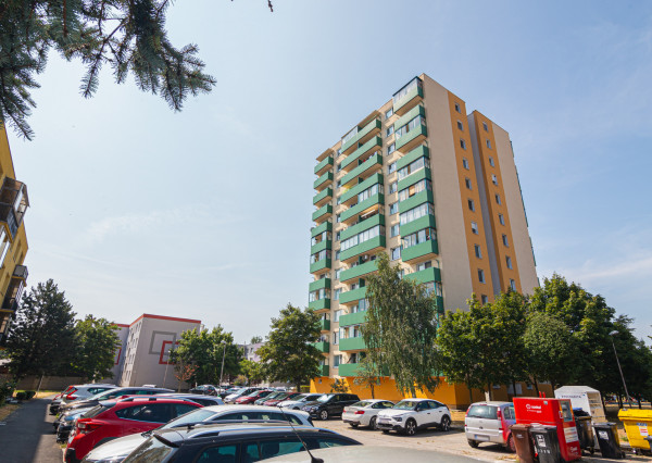 Na predaj 4. izbový byt na Bystrickej ulici v Pezinku ,znížená cena!!!